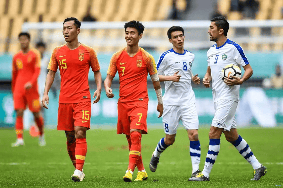 足球风暴来袭，胜负未卜令人期待