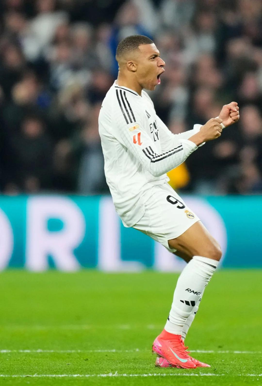 姆巴佩新星悬念迭起表现惊艳，巴塞罗那未来可期！