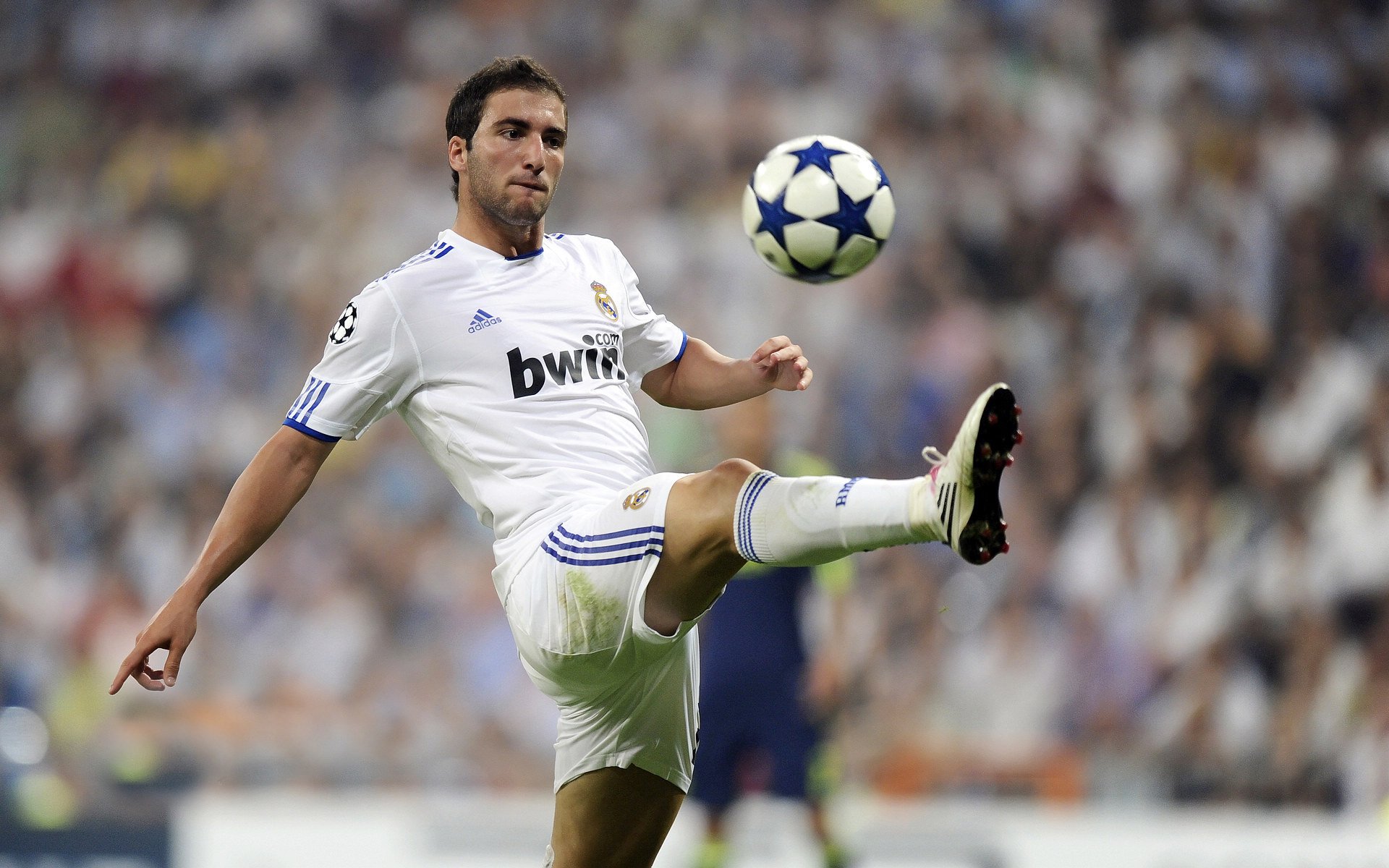 西亚卡姆连续三场比赛得分超过势不可挡，西班牙队挑战极限！